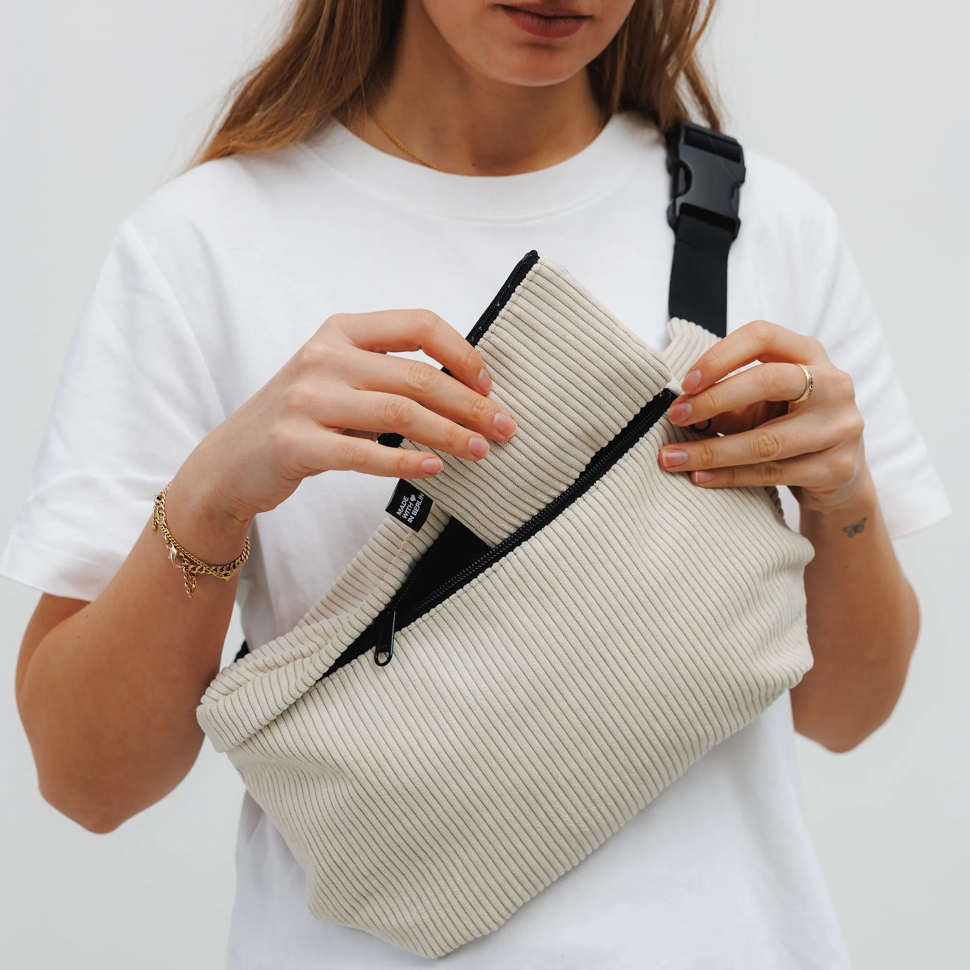 Bauchtasche Groß Eckig Cord - Image 15