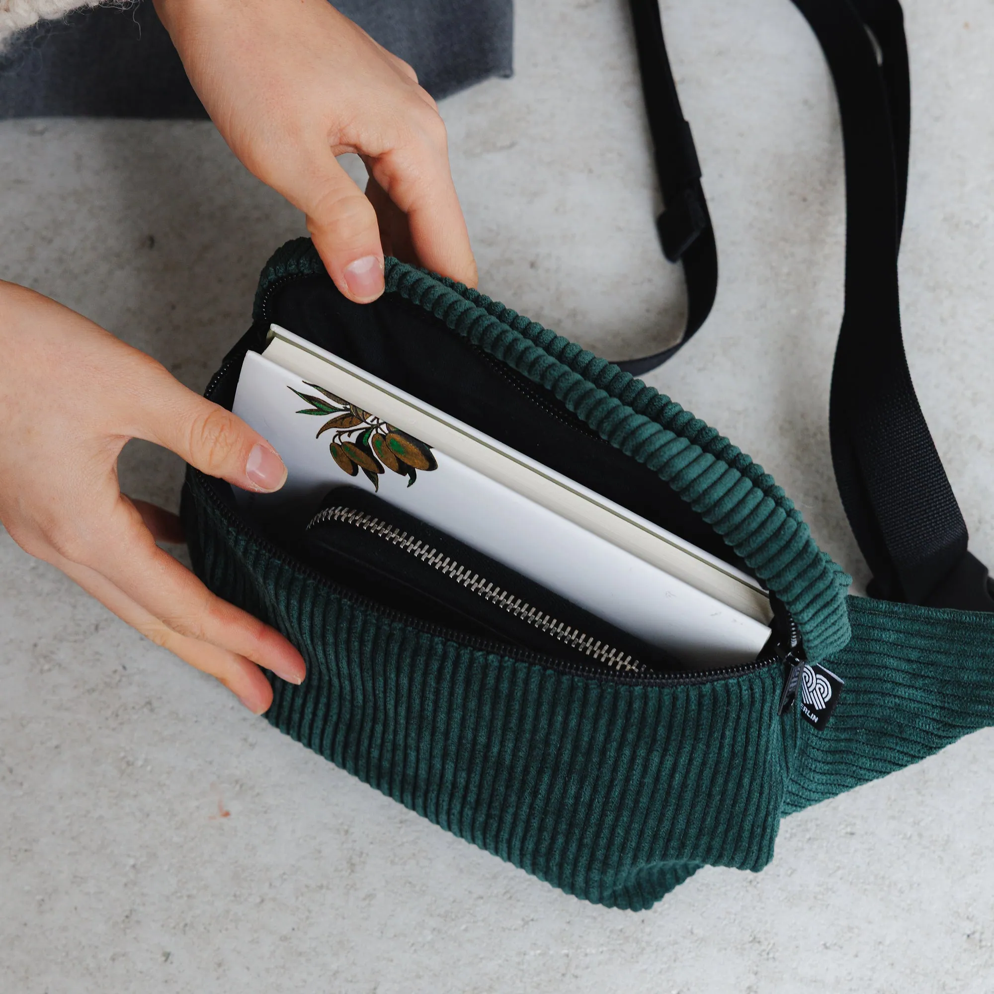 Bauchtasche Medium Eckig Cord - Image 34