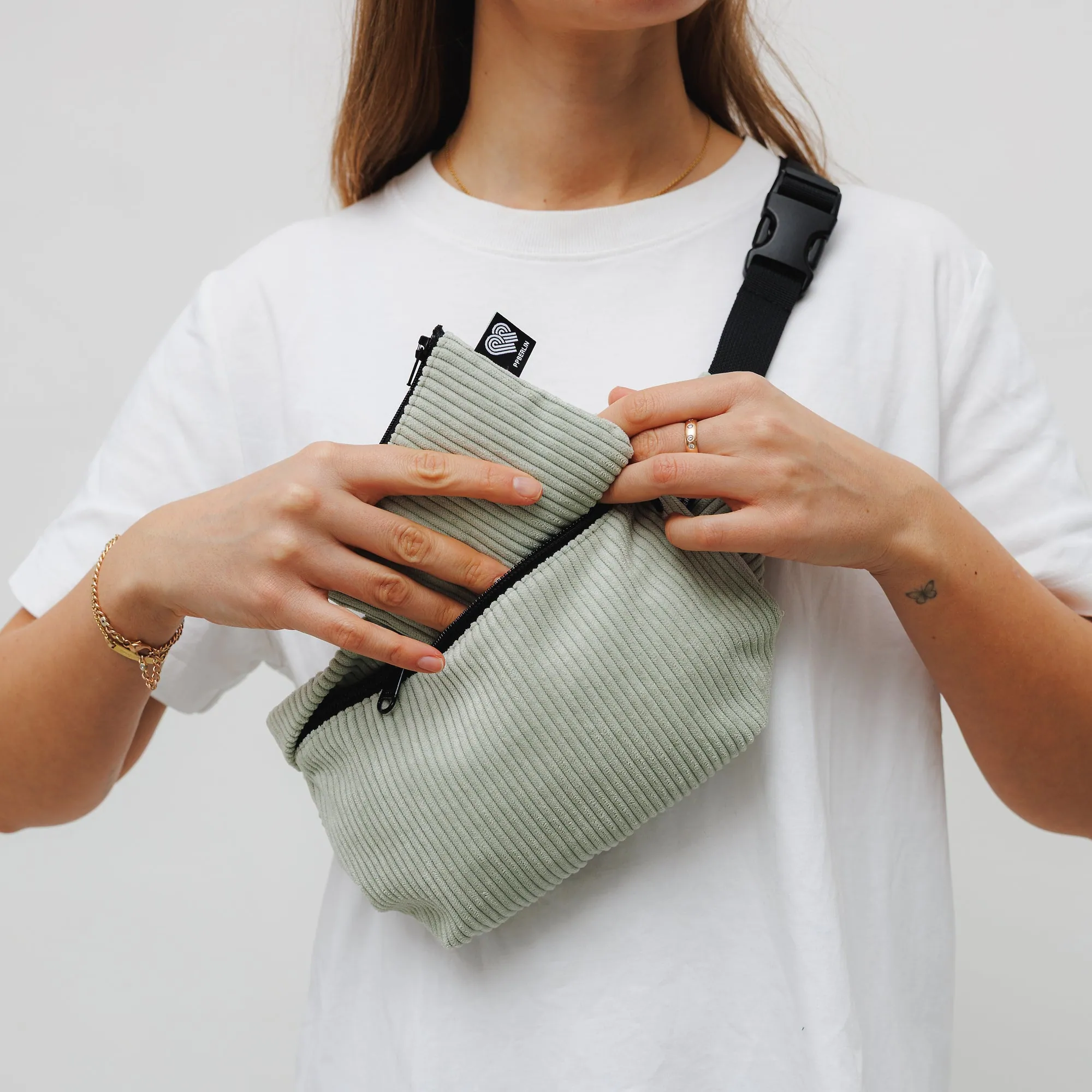 Bauchtasche Medium Eckig Cord - Image 41